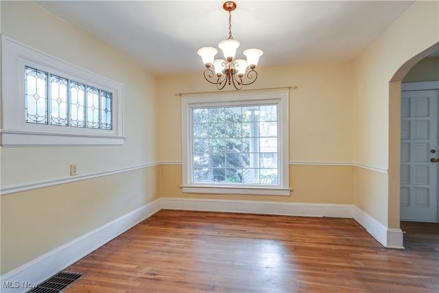 102 Canton Road, Akron, OH 44312