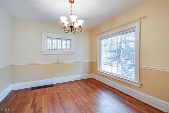 102 Canton Road, Akron, OH 44312