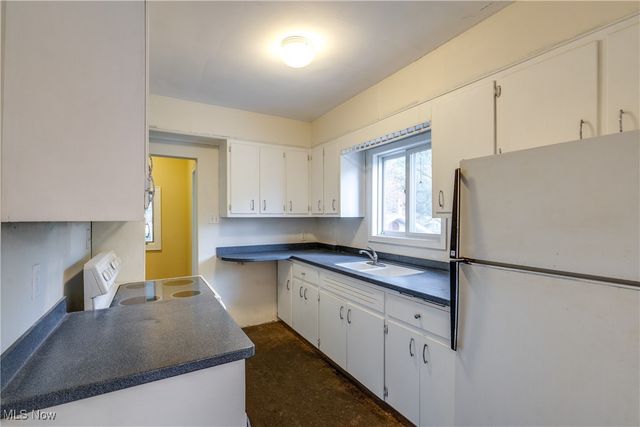 102 Canton Road, Akron, OH 44312