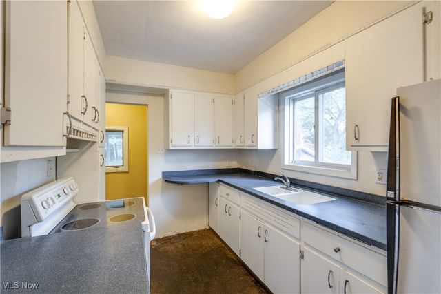 102 Canton Road, Akron, OH 44312