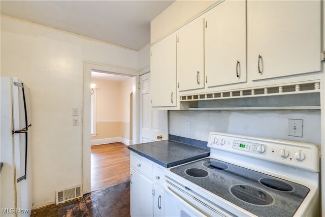 102 Canton Road, Akron, OH 44312