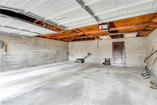 102 Canton Road, Akron, OH 44312