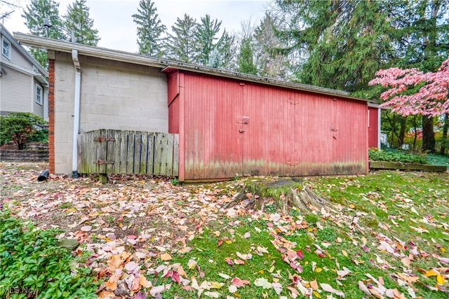 102 Canton Road, Akron, OH 44312