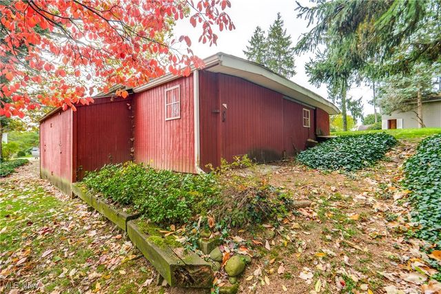 102 Canton Road, Akron, OH 44312