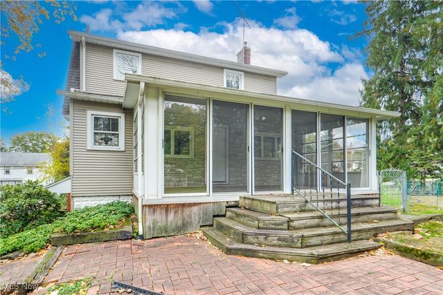 102 Canton Road, Akron, OH 44312