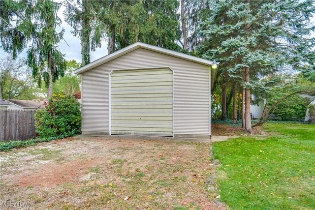 102 Canton Road, Akron, OH 44312