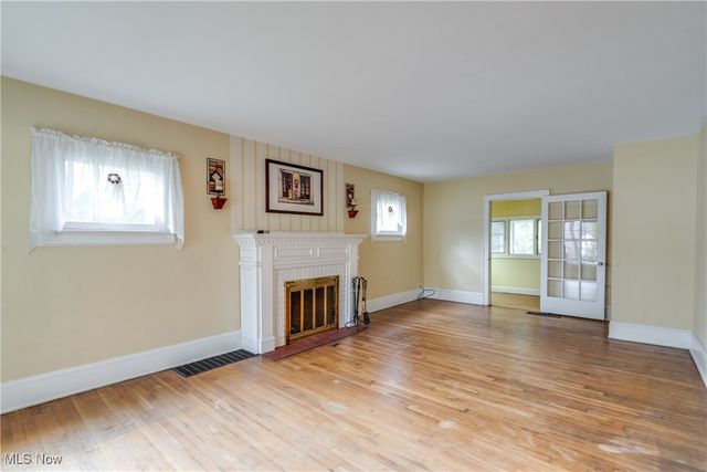 102 Canton Road, Akron, OH 44312