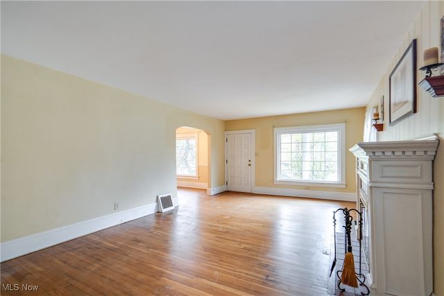 102 Canton Road, Akron, OH 44312