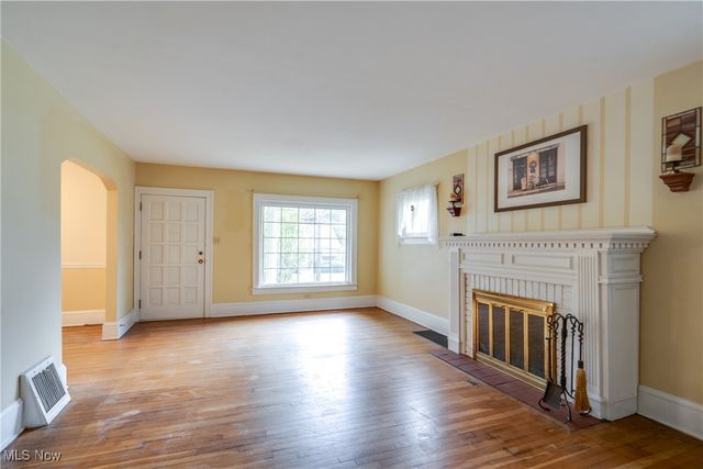 102 Canton Road, Akron, OH 44312