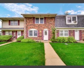 1765 Short Avenue, Streamwood, IL 60107