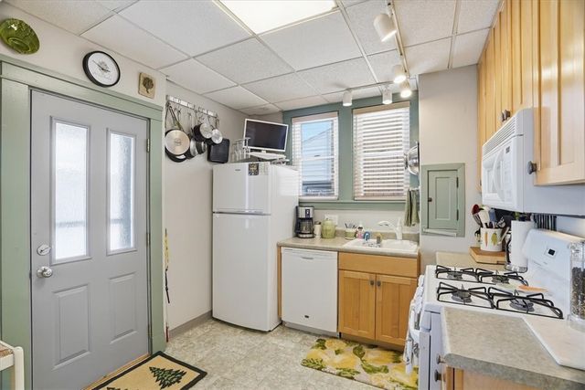 947 Kennebec St, Greenfield, PA 15217