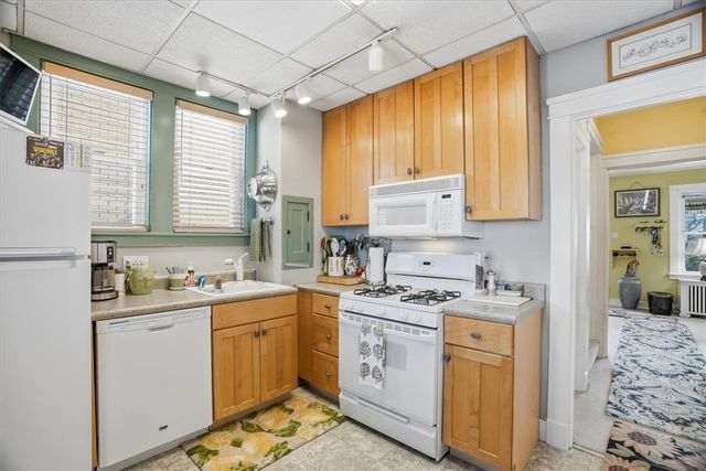 947 Kennebec St, Greenfield, PA 15217