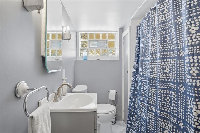 947 Kennebec St, Greenfield, PA 15217