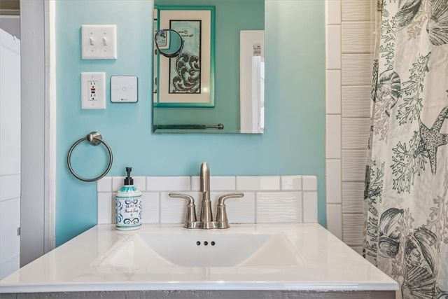 947 Kennebec St, Greenfield, PA 15217