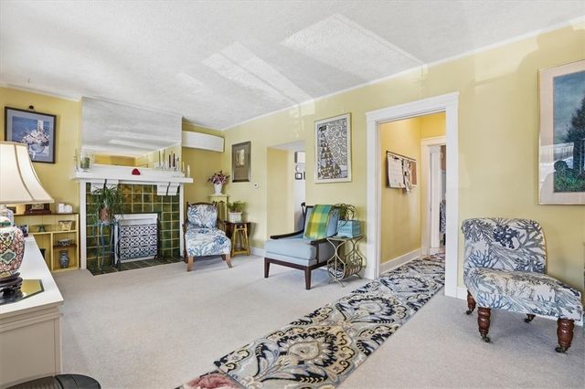 947 Kennebec St, Greenfield, PA 15217