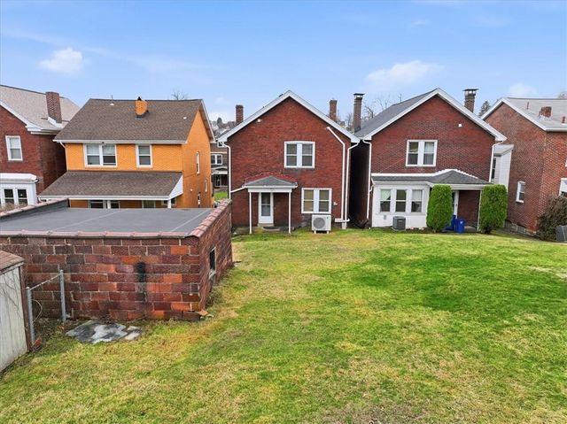 947 Kennebec St, Greenfield, PA 15217