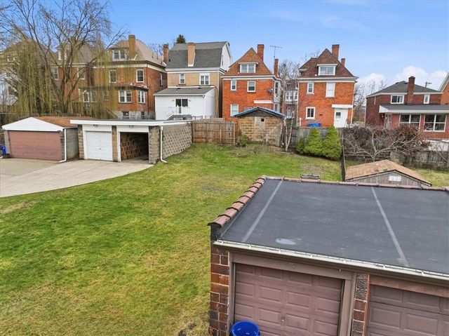 947 Kennebec St, Greenfield, PA 15217