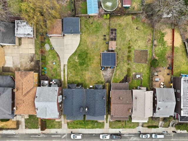 947 Kennebec St, Greenfield, PA 15217