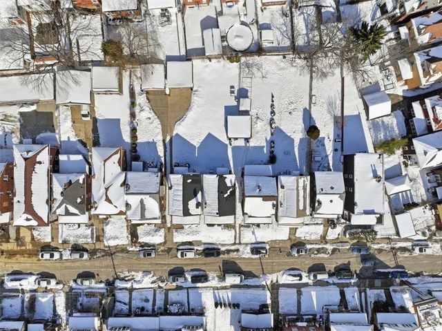 947 Kennebec St, Greenfield, PA 15217