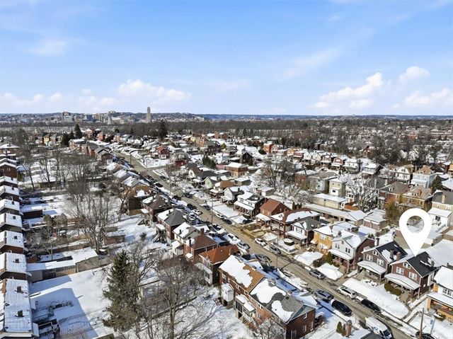 947 Kennebec St, Greenfield, PA 15217