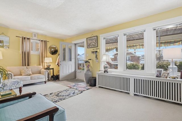 947 Kennebec St, Greenfield, PA 15217