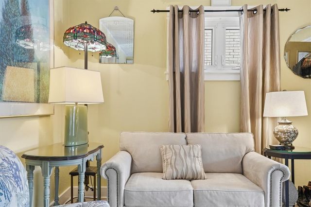 947 Kennebec St, Greenfield, PA 15217