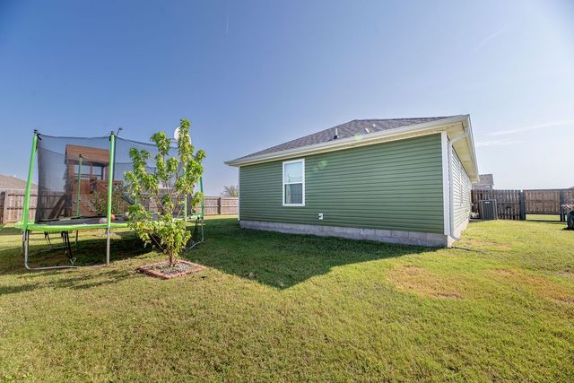 800 S Parrot Lane, Siloam Springs, AR 72761