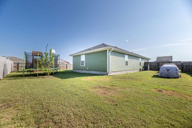 800 S Parrot Lane, Siloam Springs, AR 72761