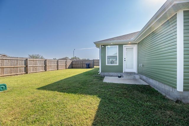 800 S Parrot Lane, Siloam Springs, AR 72761