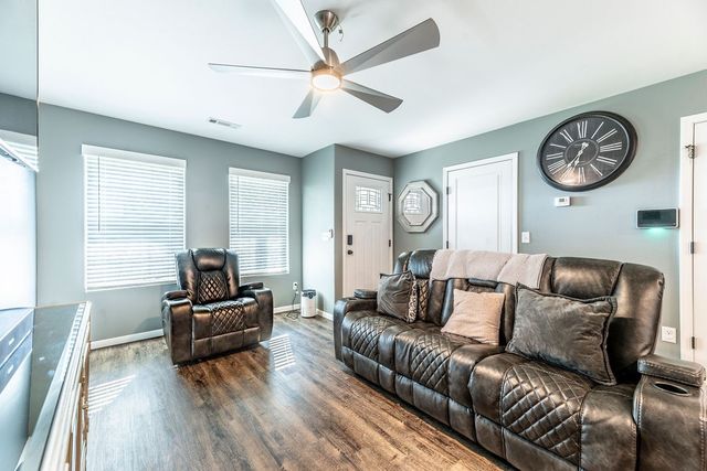 800 S Parrot Lane, Siloam Springs, AR 72761