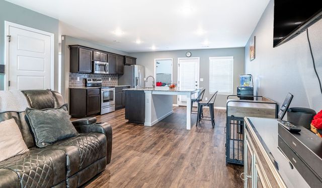 800 S Parrot Lane, Siloam Springs, AR 72761