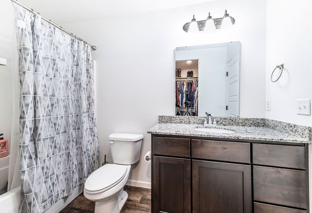 800 S Parrot Lane, Siloam Springs, AR 72761