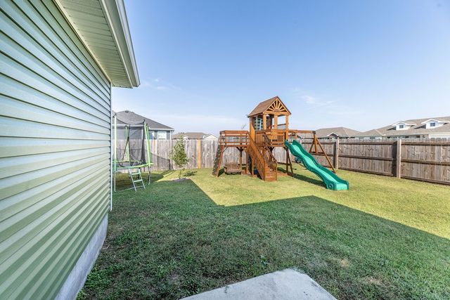800 S Parrot Lane, Siloam Springs, AR 72761