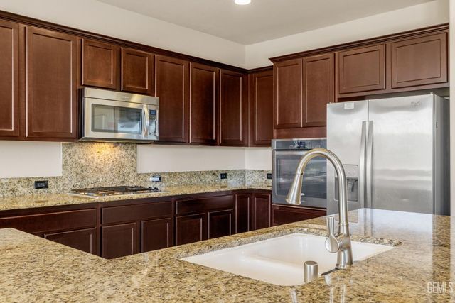 14705 Yellow Lupine Drive, Bakersfield, CA 93314