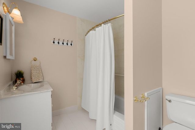 11704 HITCHING POST LN, North Bethesda, MD 20852