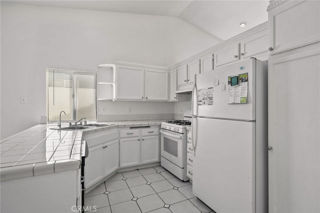 14422 Hillcrest, Fontana, CA 92337
