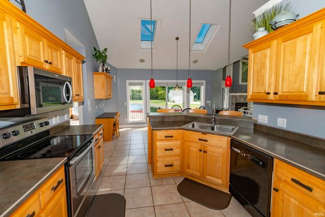 8065 S Westfield Trail, Columbia City, IN 46725