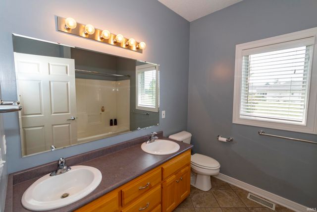 8065 S Westfield Trail, Columbia City, IN 46725