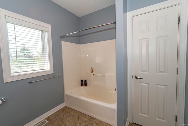 8065 S Westfield Trail, Columbia City, IN 46725