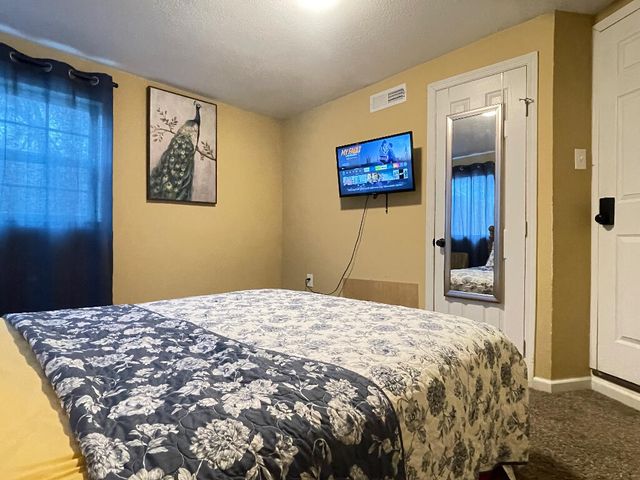 2254 N Travis Avenue, Springfield, MO 65803