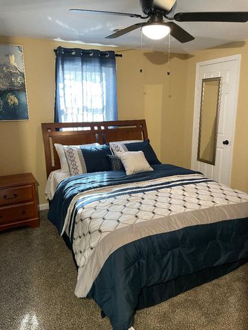 2254 N Travis Avenue, Springfield, MO 65803