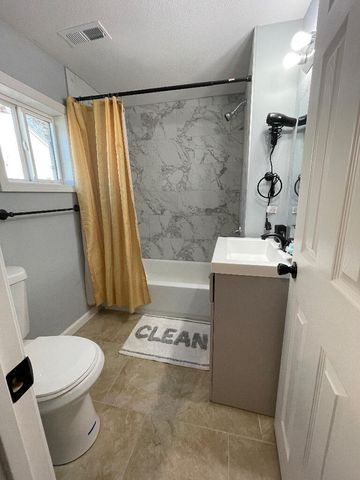 2254 N Travis Avenue, Springfield, MO 65803