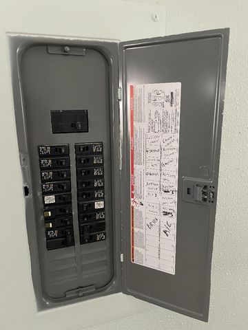 2254 N Travis Avenue, Springfield, MO 65803