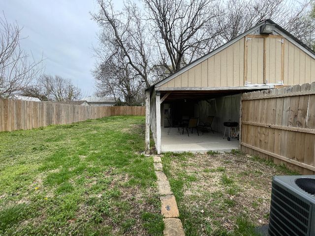 2254 N Travis Avenue, Springfield, MO 65803