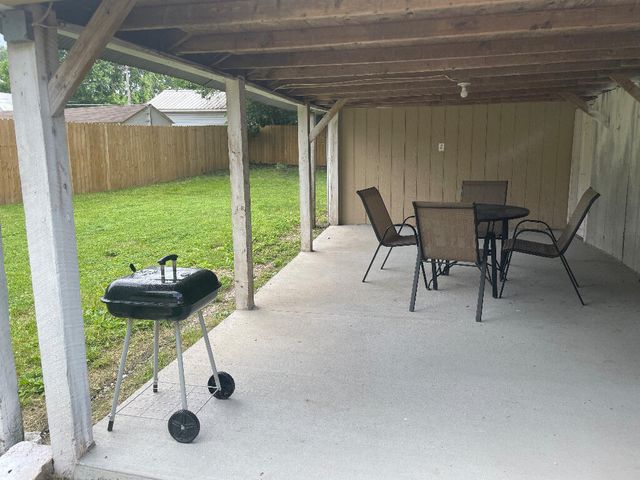 2254 N Travis Avenue, Springfield, MO 65803