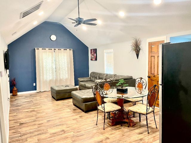 2254 N Travis Avenue, Springfield, MO 65803