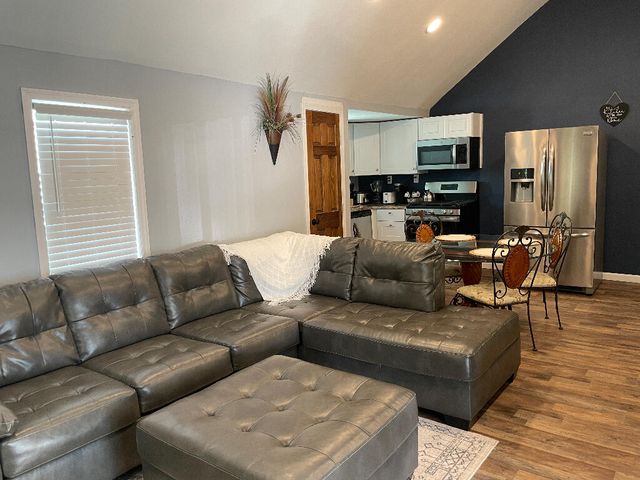 2254 N Travis Avenue, Springfield, MO 65803