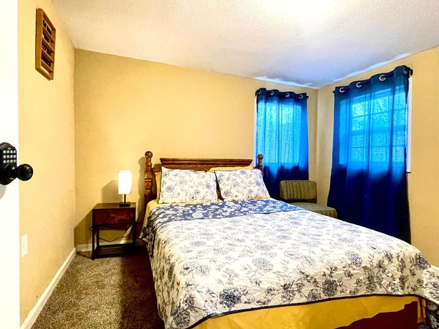 2254 N Travis Avenue, Springfield, MO 65803