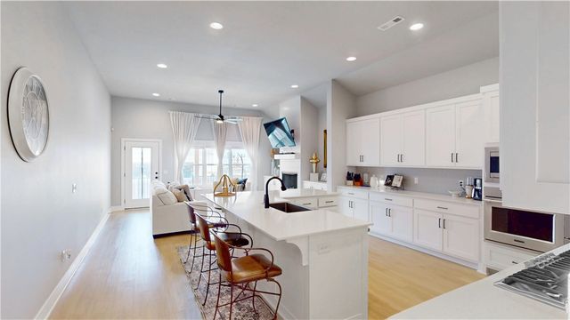 6300 SW Luna Lane, Bentonville, AR 72713