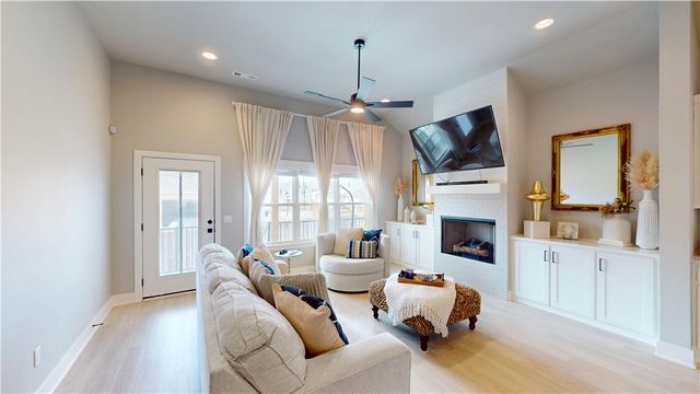 6300 SW Luna Lane, Bentonville, AR 72713